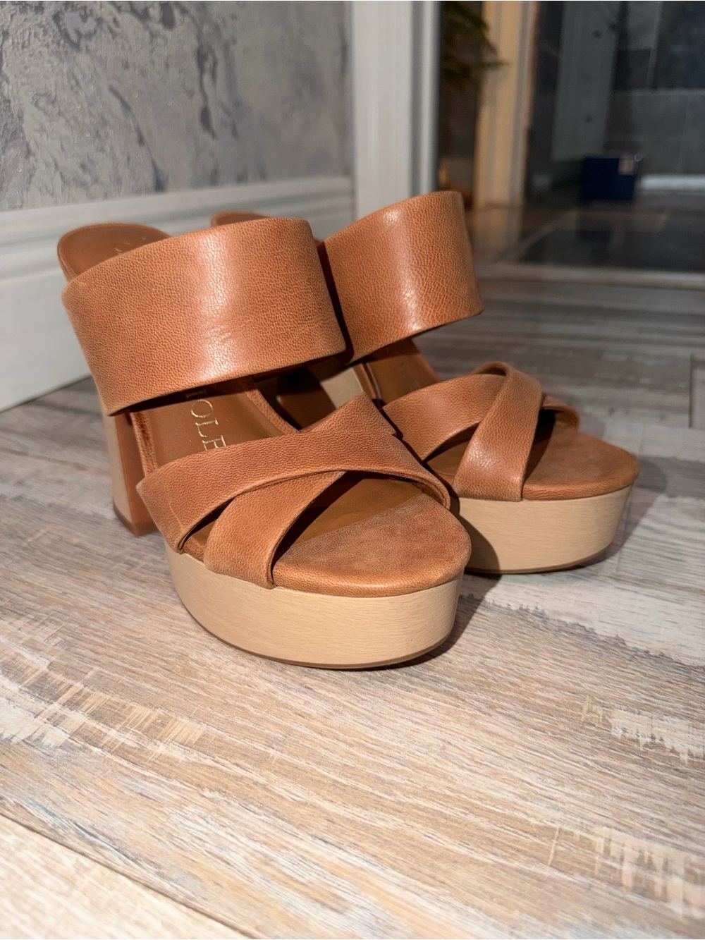 Chelsea & Violet Tan Platform Slide Sandals